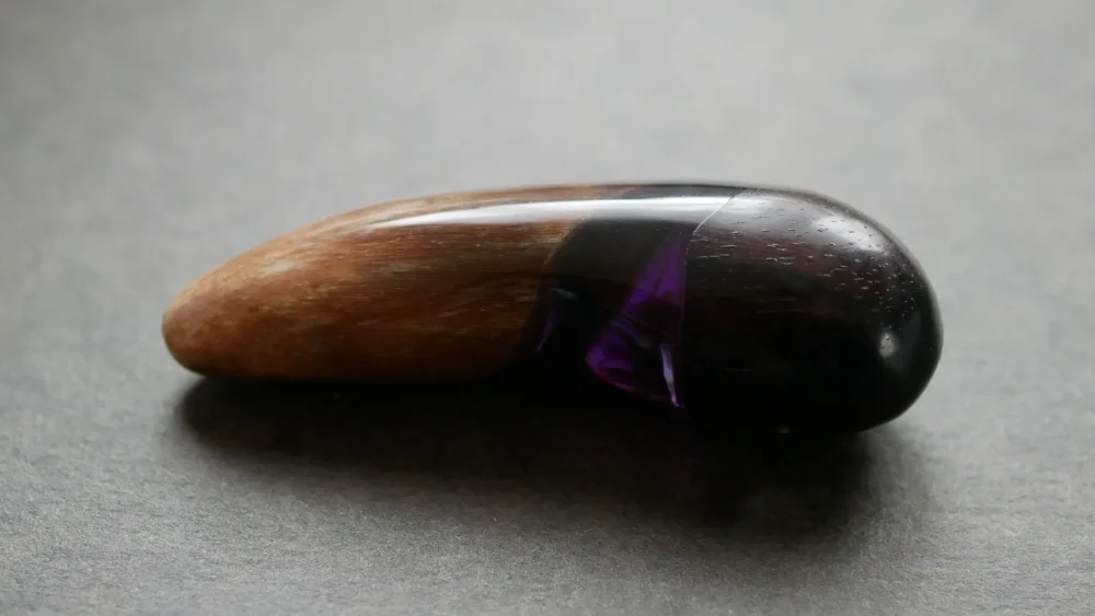 水牛の黒角と黒檀を使ったウッドレジンネックレス|玄護(げんご)